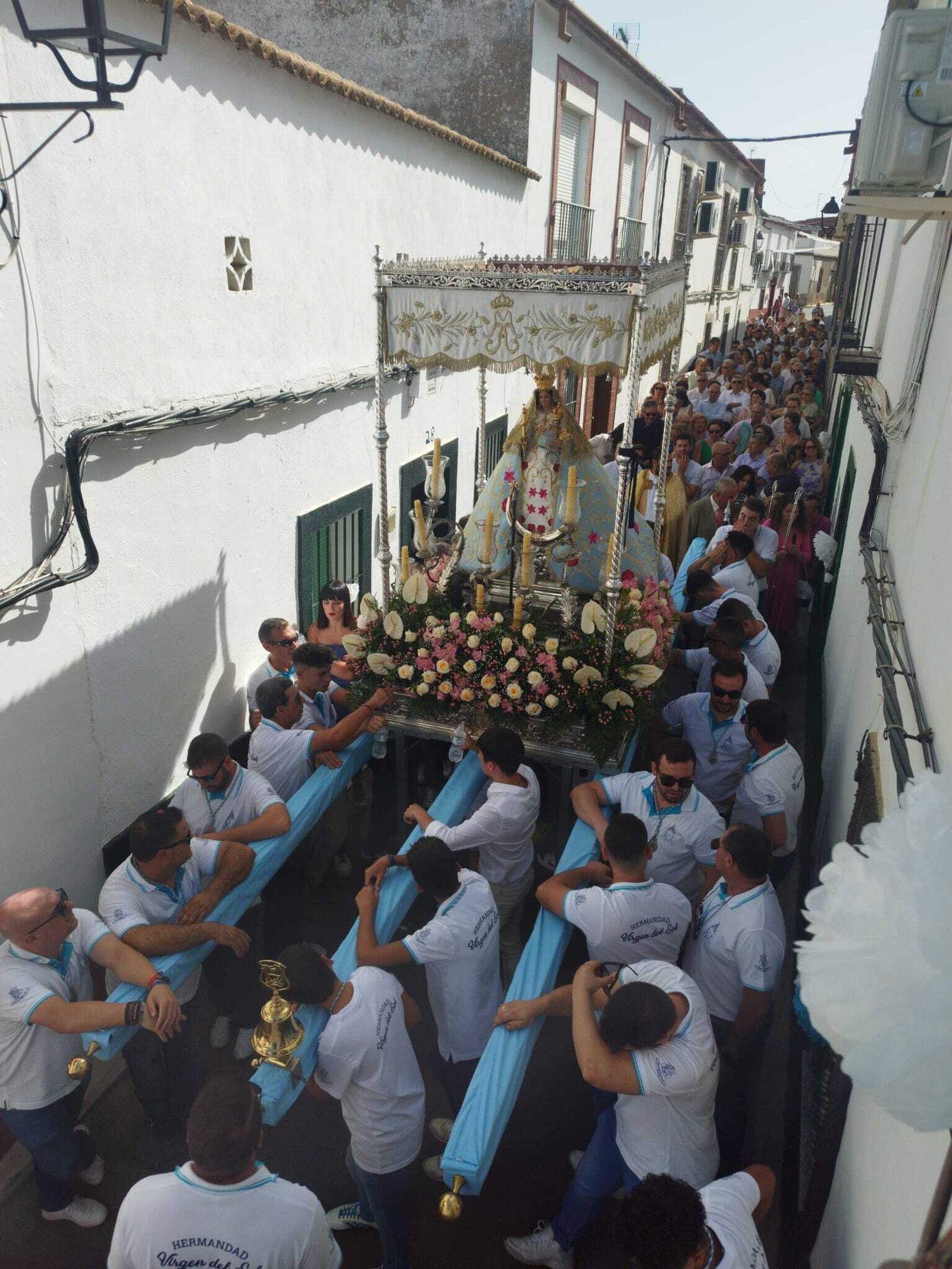 La Virgen del Sol recorre las calles de Adamuz, en imágenes