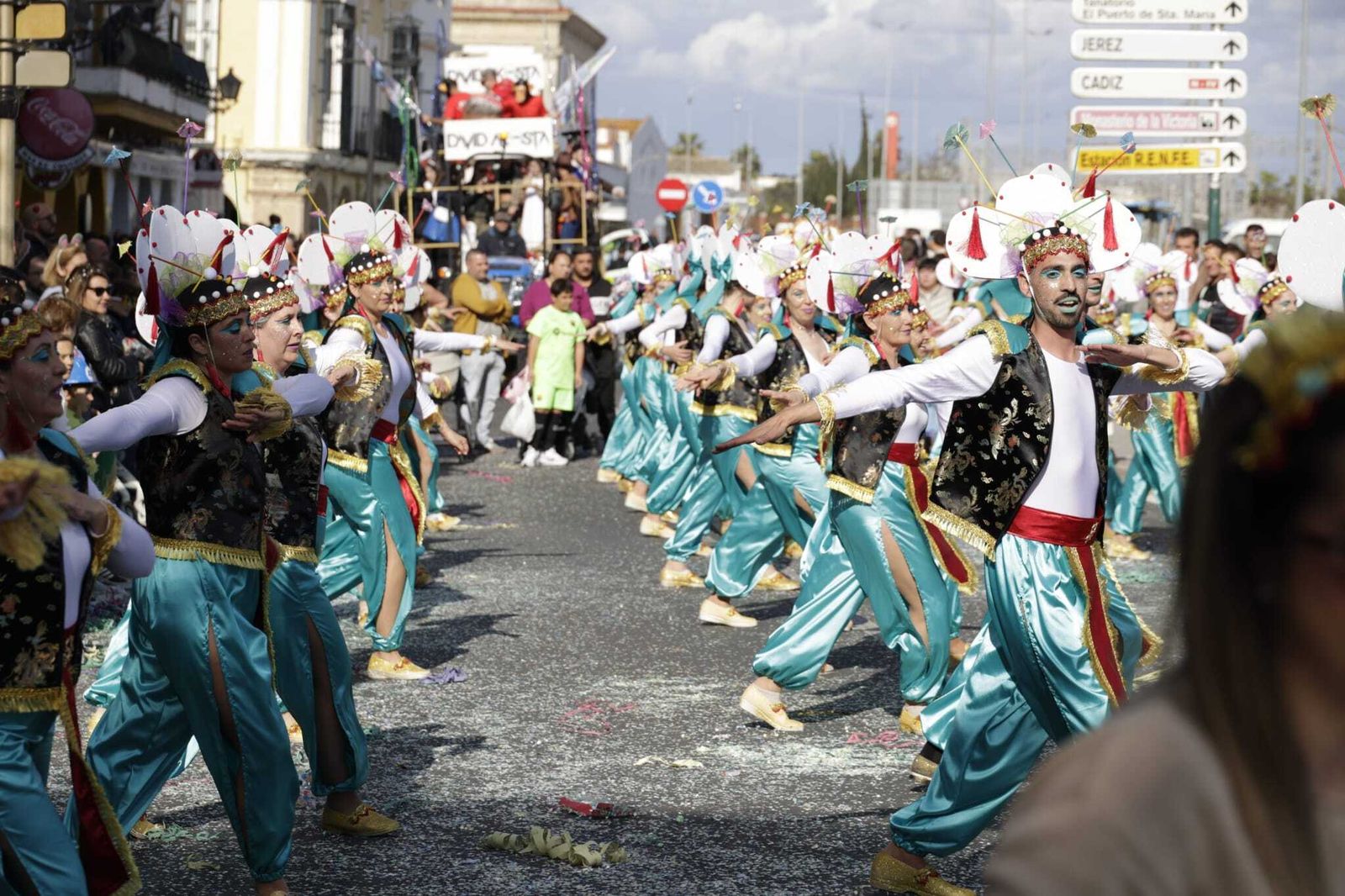 Uno de los cuerpos de baile que han acompañado a la Cabalgata de Carnaval de El Puerto.