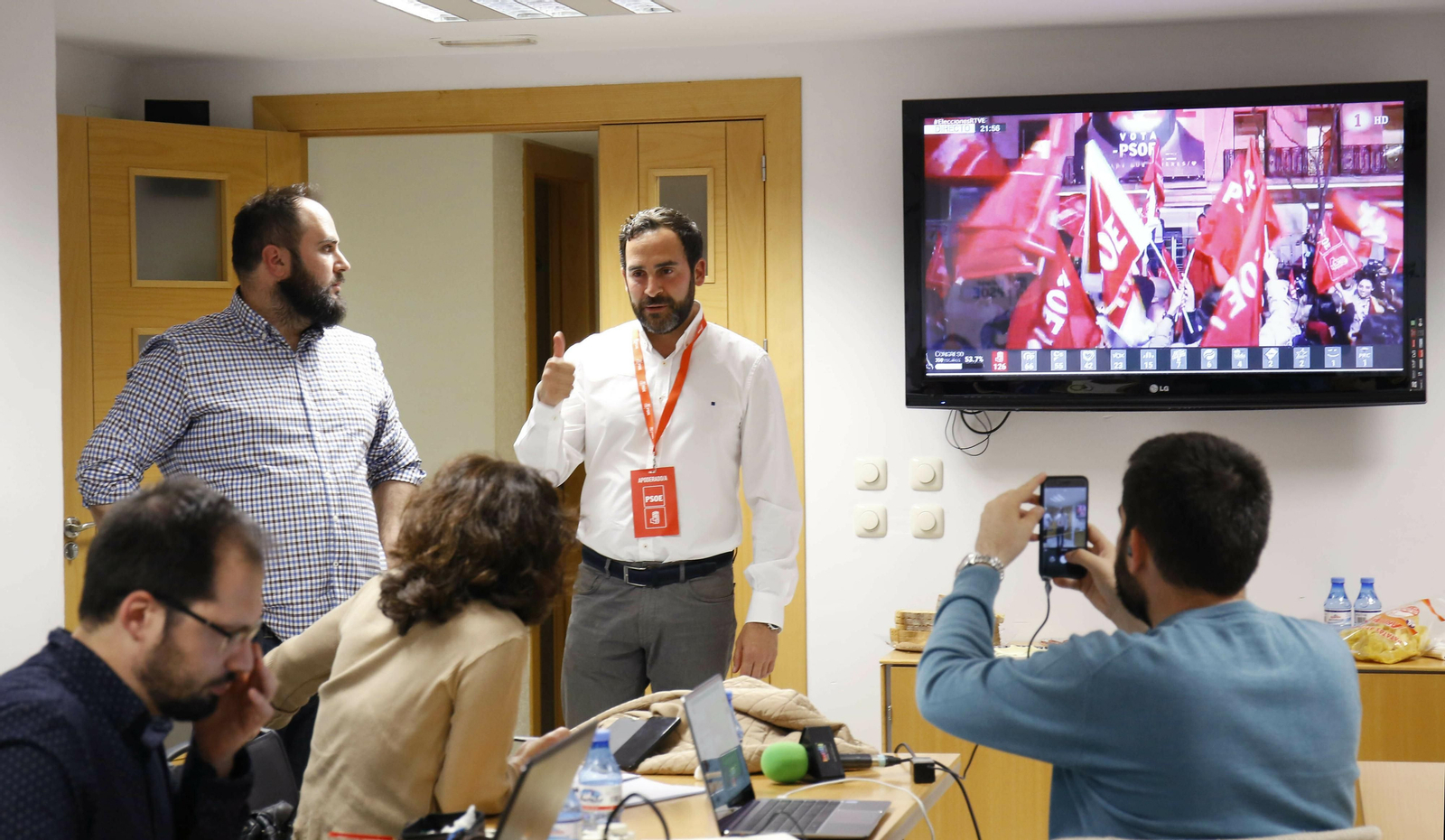 Dani Pérez, esta noche, en la sede del PSOE.