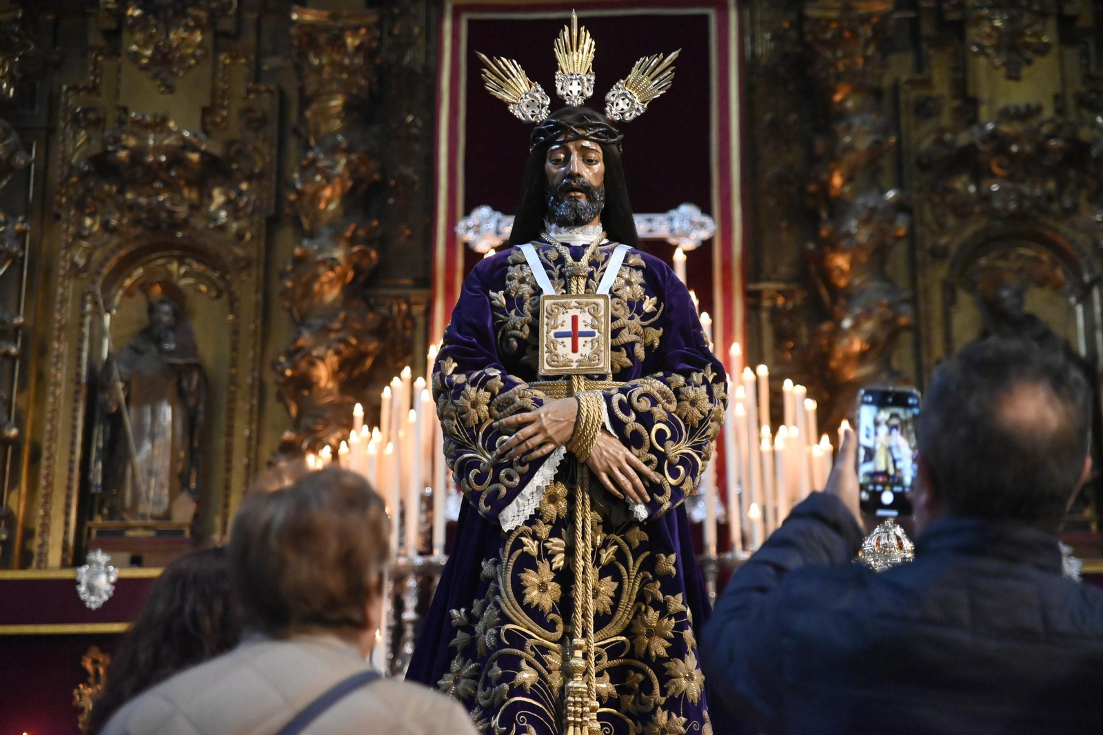 Las mejores fotos del besapiés a Nuestro Padre Jesús Rescatado de Córdoba