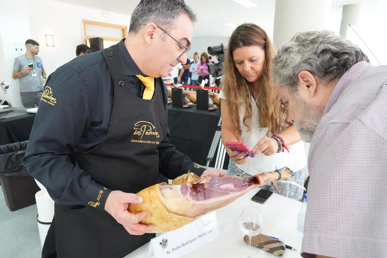 El concurso al mejor jamón de bellota 100% ibérico de Los Pedroches, en imágenes