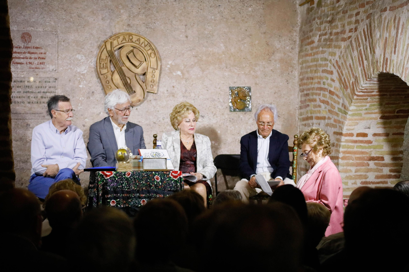 Entrega de Anagrama de Oro y Brillantes de la Ciudad de Almería a Andrés Caparrós en imágeness