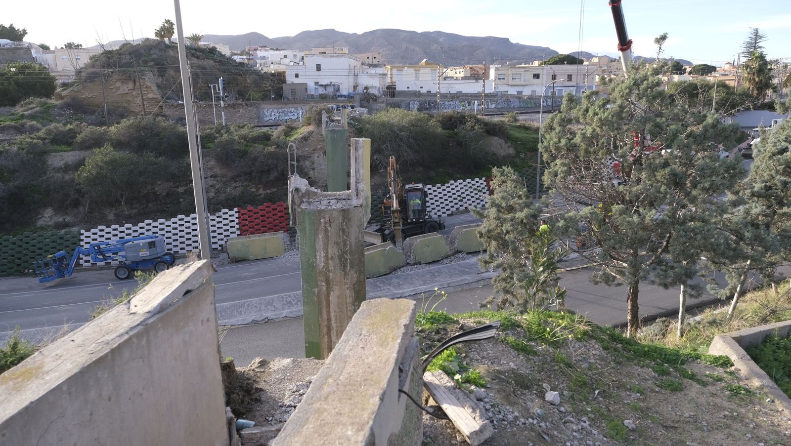 El acueducto de Huércal de Almería ya es historia, en fotos