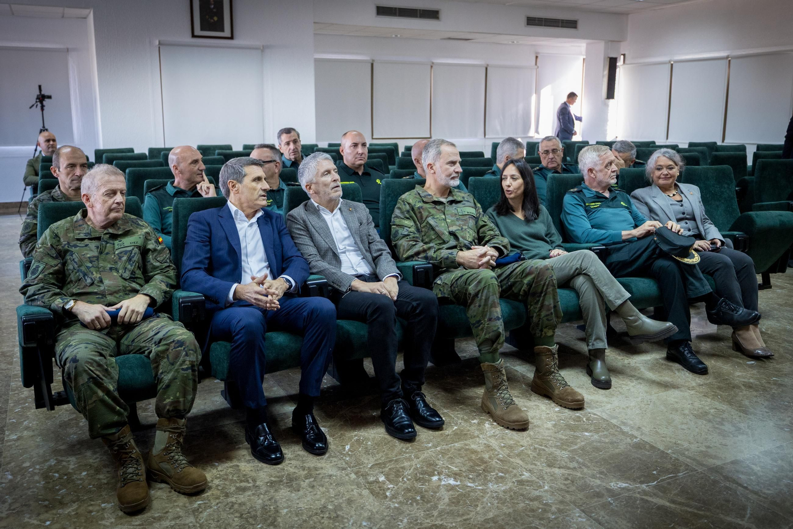 Las imágenes de la visita del Rey a la Guardia Civil de Cádiz