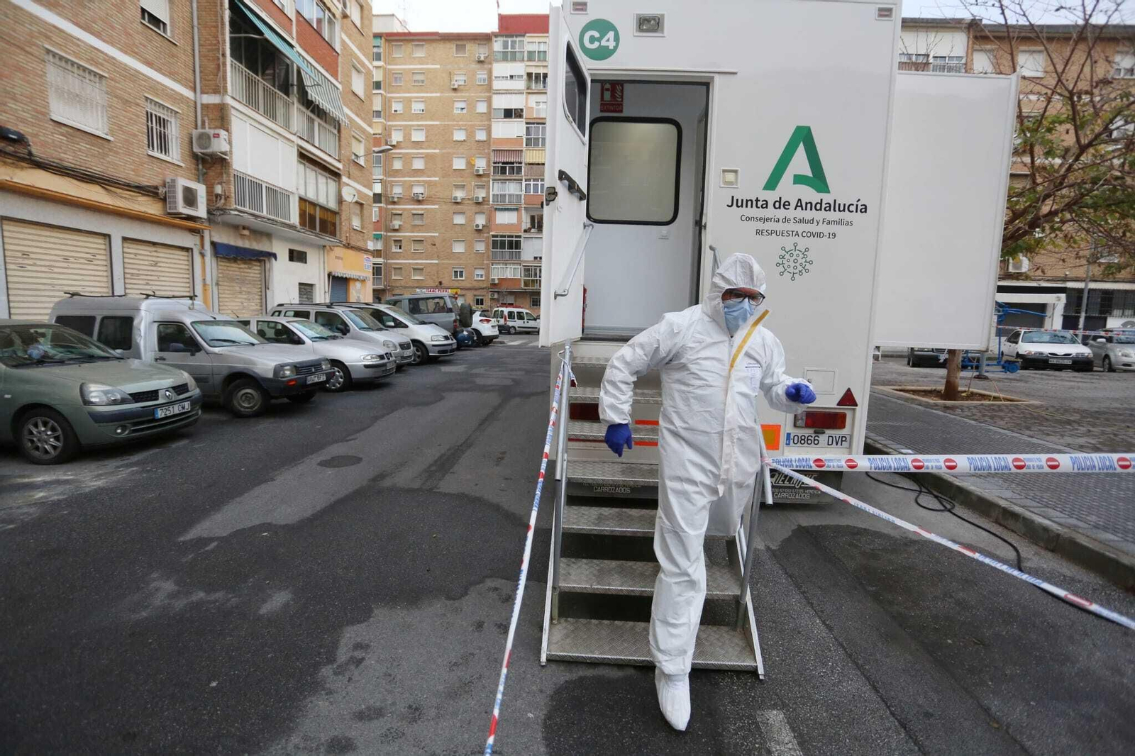 El cribado voluntario de Covid en Málaga capital, con 1.600 personas citadas, en fotos