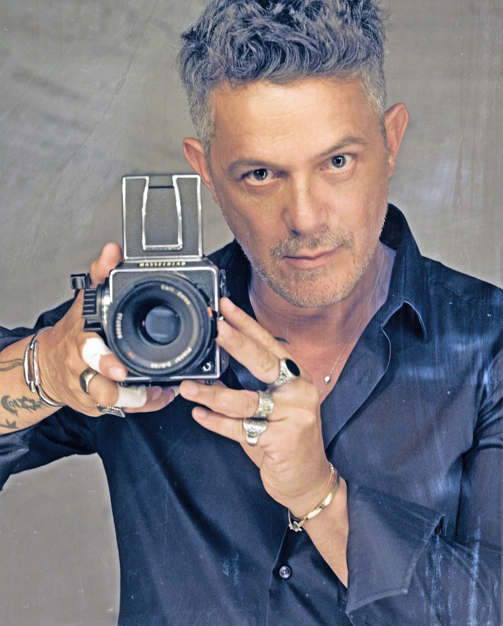 Alejandro Sanz llega a Roquetas de Mar.