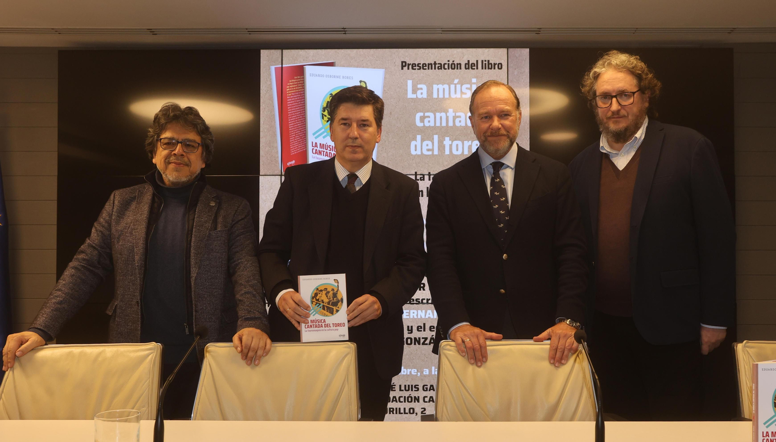 Fernando Iwasaki, Eduardo Osborne, José Luis García-Palacios, presidente de Caja Rural del Sur, y el editor David González Romero.