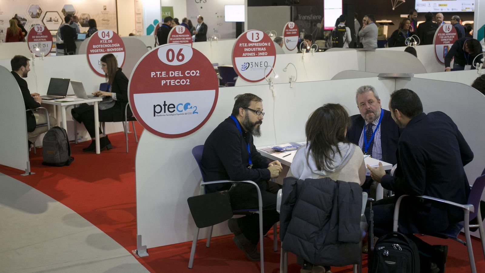 Participantes en el Foro Transfiere en el Palacio de Ferias de Málaga