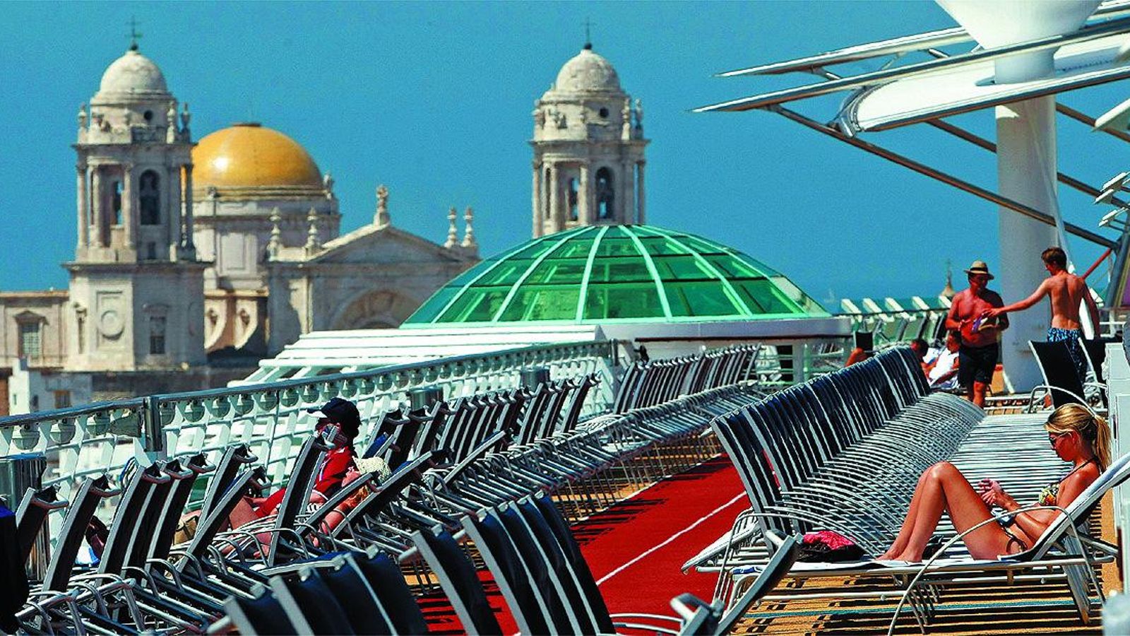 Puertos como el de Cádiz llevan muchos millones de euros perdidos desde que se suspendieron los atraques de cruceros