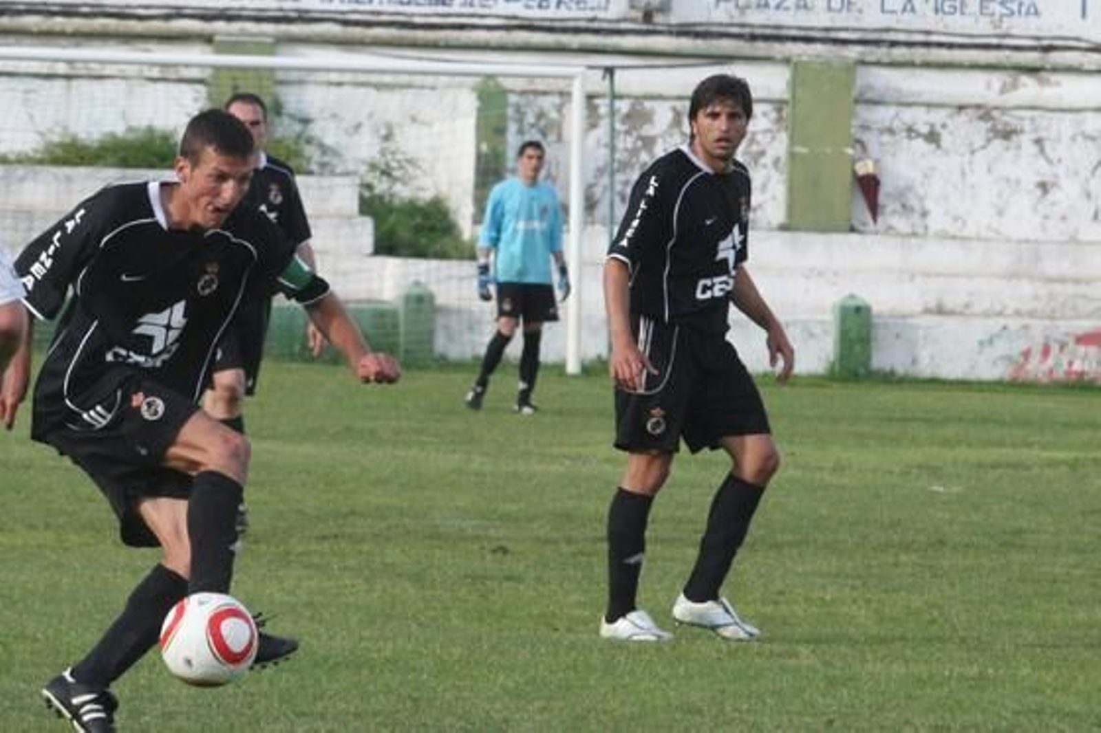 Los linenses empatan sin goles en Puerto Real y celebran el título de campeón de Liga.

Foto: Paco Guerrero