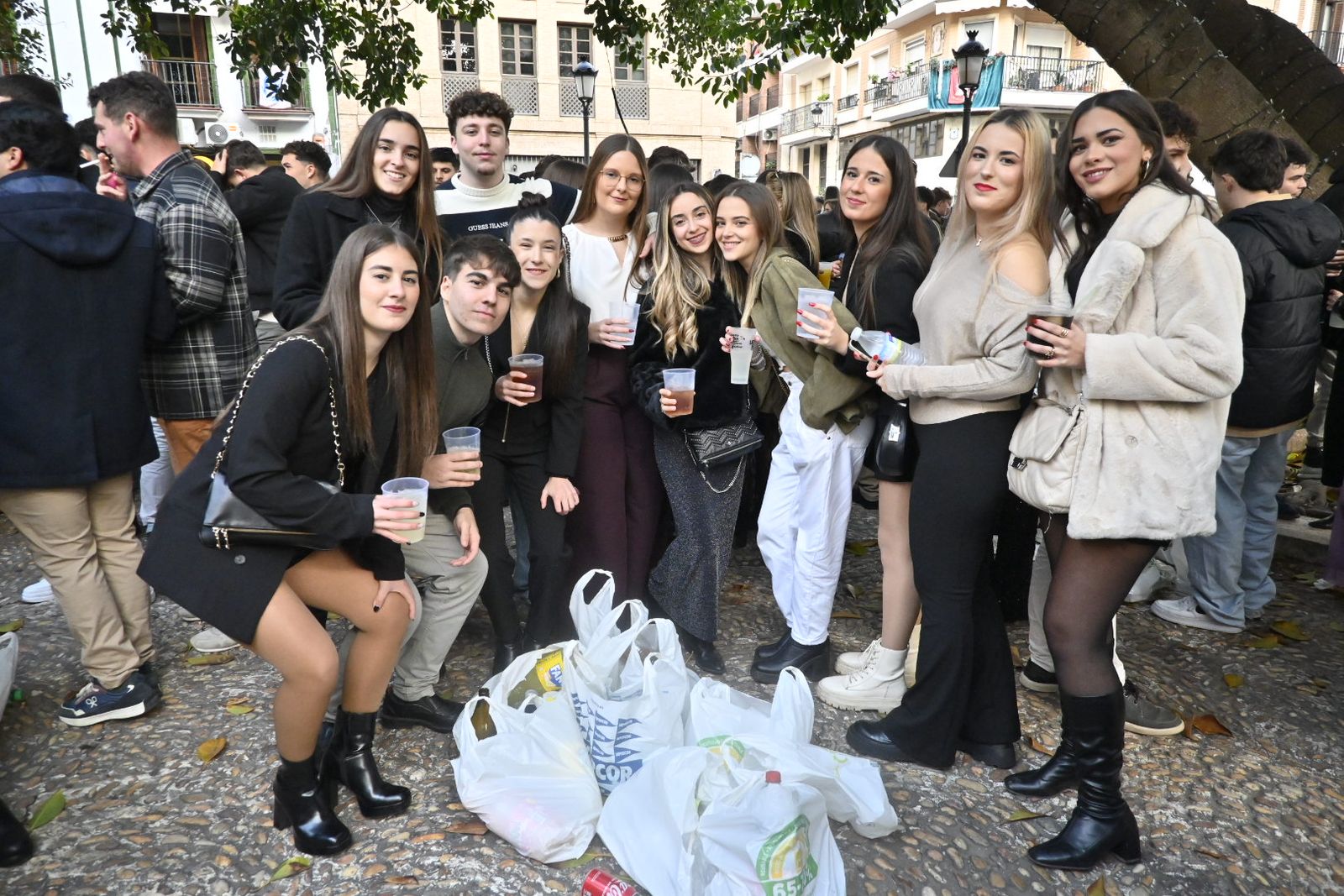 Búscate en las mejores fotografías del tardeo de este 31 de diciembre en Huelva