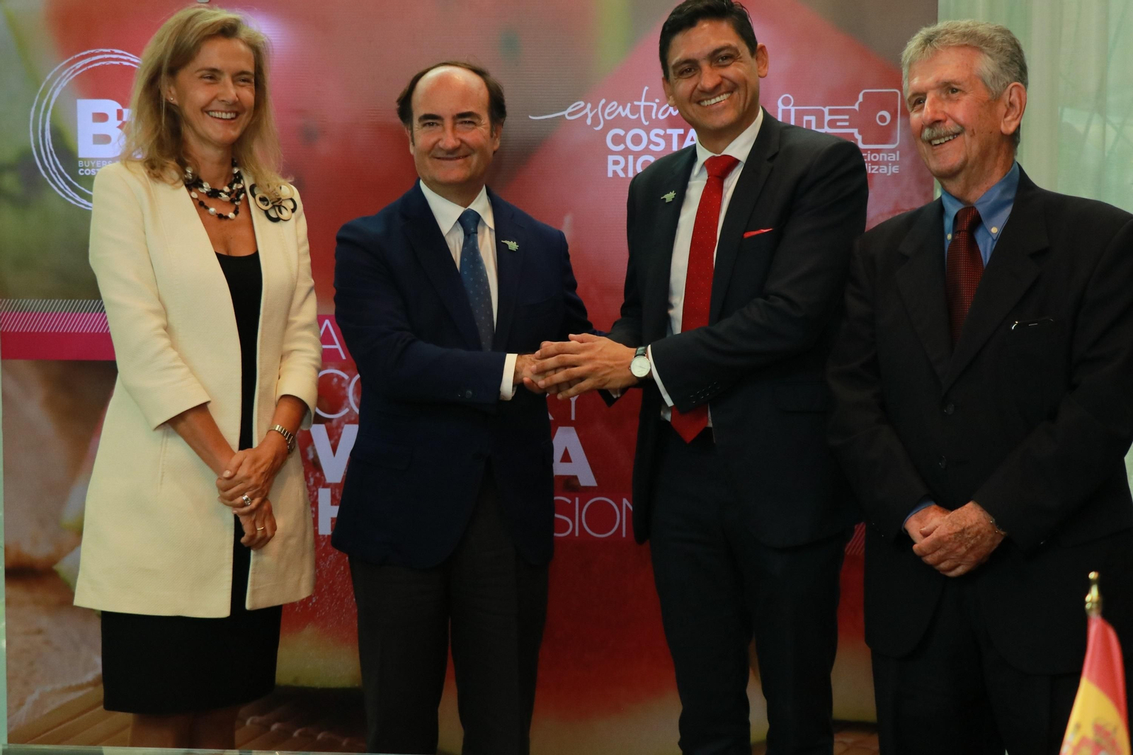 Gerardo Landaluce, de la Autoridad Portuaria de la Bahía de Algeciras, con el costarricense Pedro Beirute.