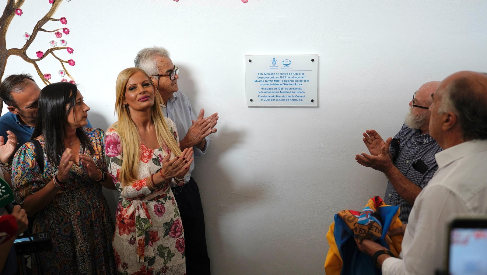 Fotos: Algeciras restituye la memoria del arquitecto Manuel Sánchez Arcas con una placa en el mercado Ingeniero Torroja