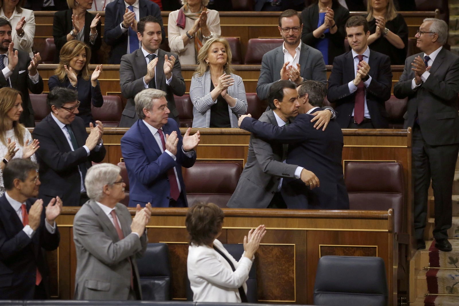 Fernández Maíllo felicita a Hernando.