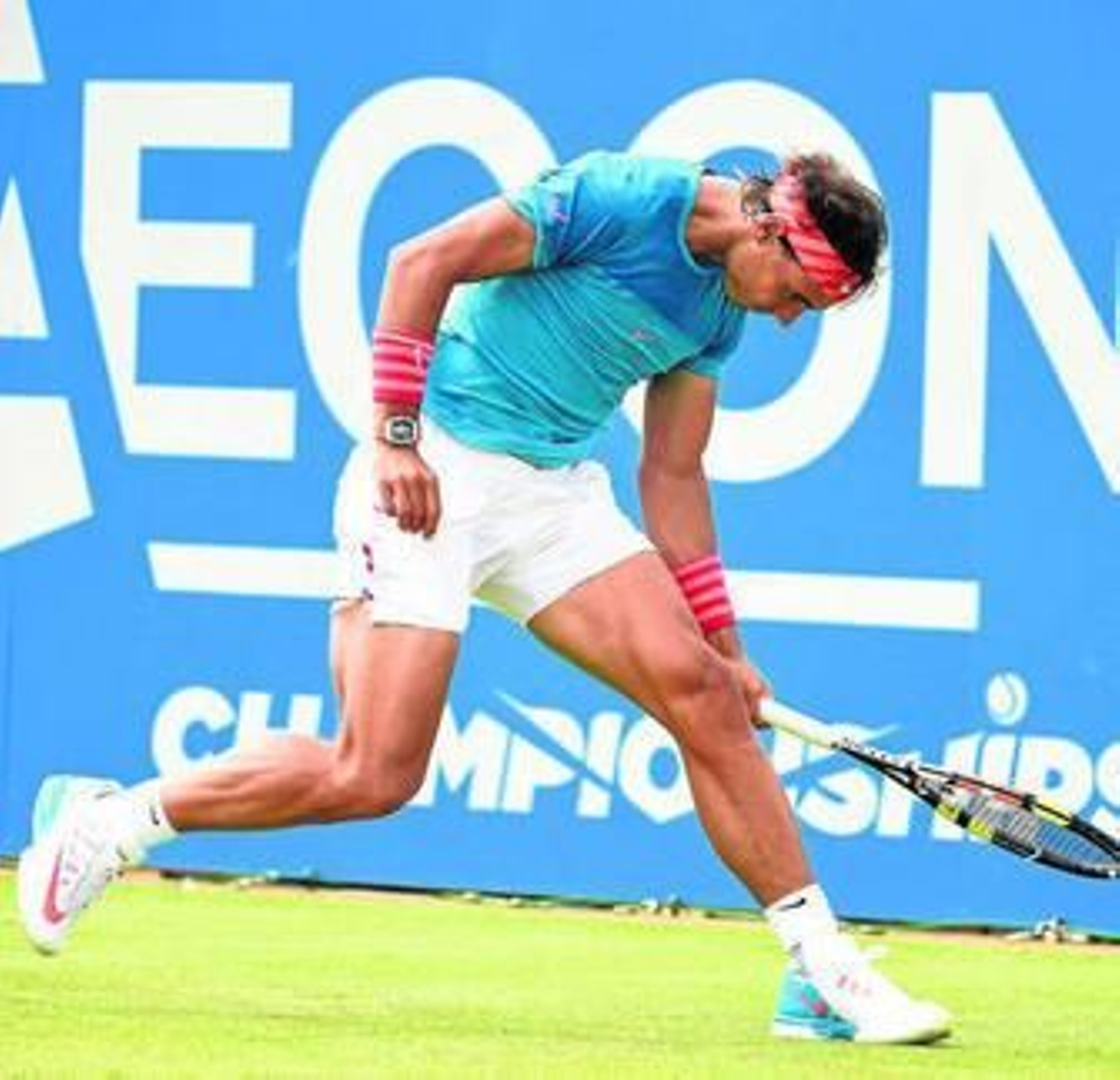 Rafa Nadal se lamenta tras no llegar a devolver una bola lanzada por Dolgopolov.