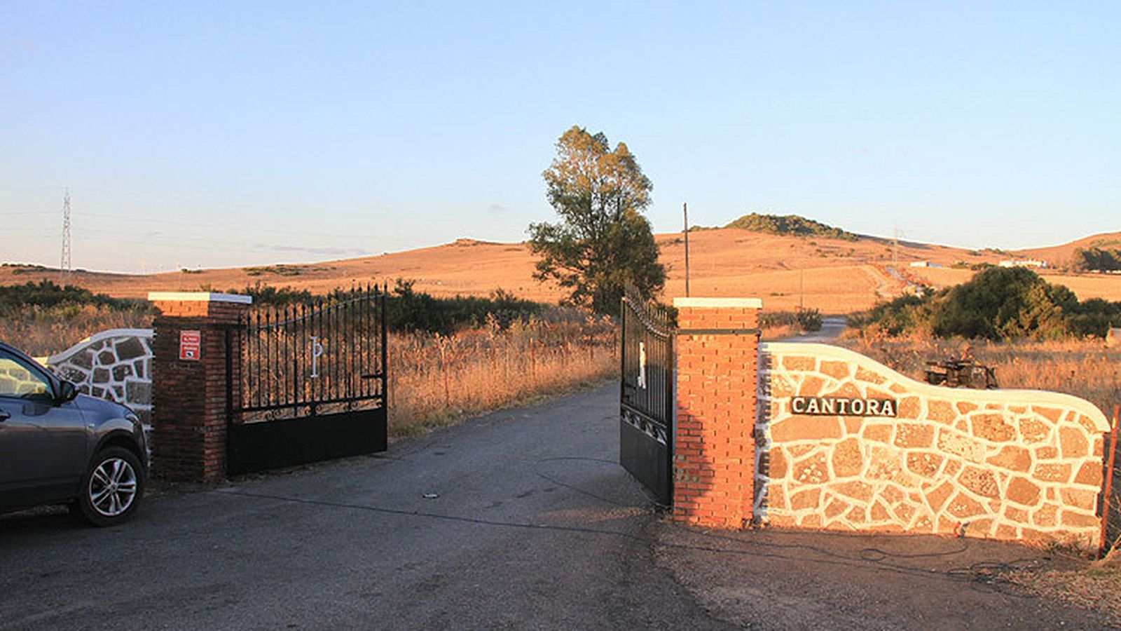 Entrada a la finca Cantora, en la localidad gaditana de Medina Sidonia.