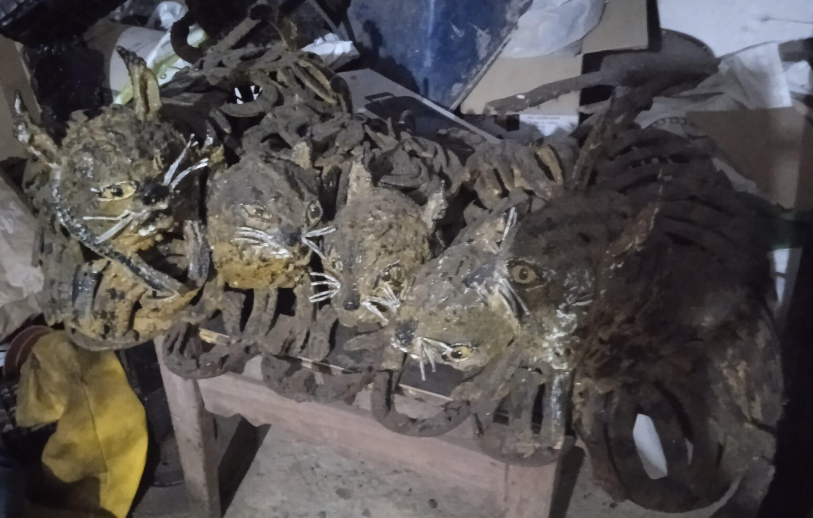 El artista de Aracena que convierte herraduras en obras de arte únicas: Ha creado más de 300 figuras de hierro