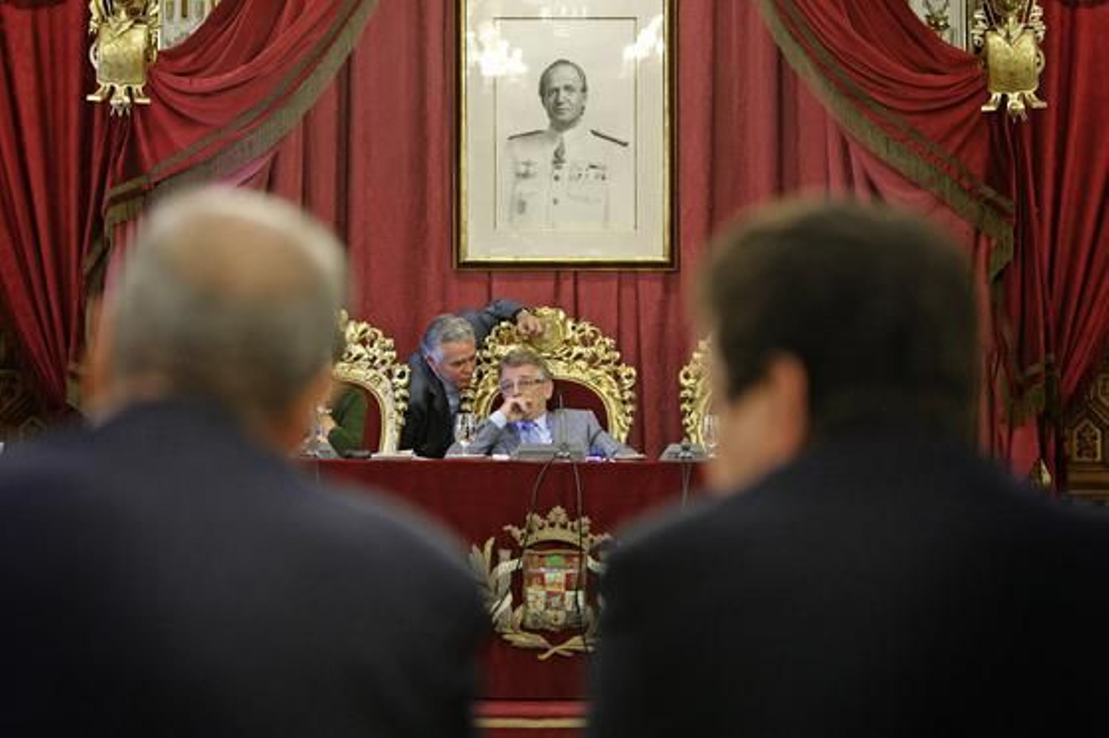 IU vota en contra de las cuentas generales de 2009 en el pleno de Diputación. 

Foto: Julio Gonzalez