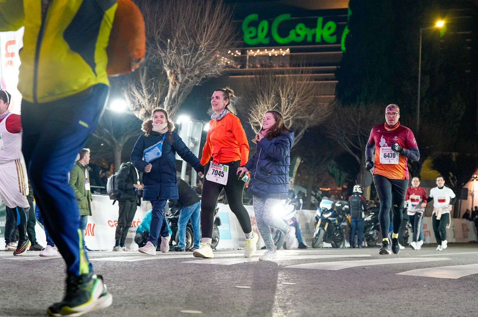 En imágenes: búscate en tu llegada a meta de la Carrera de San Antón 2026 (5)