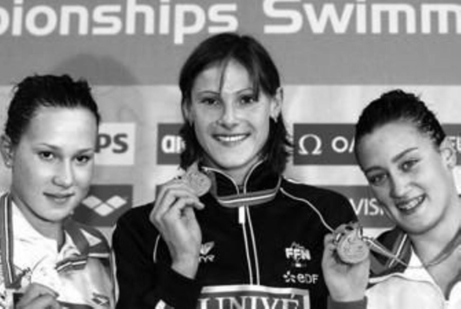 Mireia Belmonte, a la derecha, compartió podio ayer con Mongel (centro) y Kovacs.