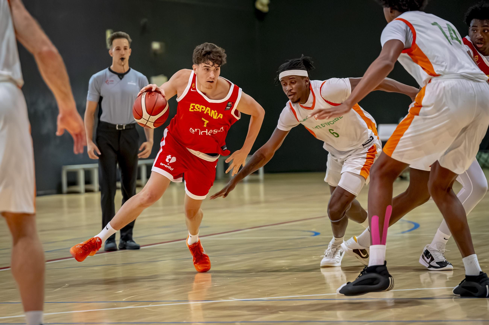 España B, con Álvaro Folgueiras, derrota a Costa de Marfil antes de venir a Málaga
