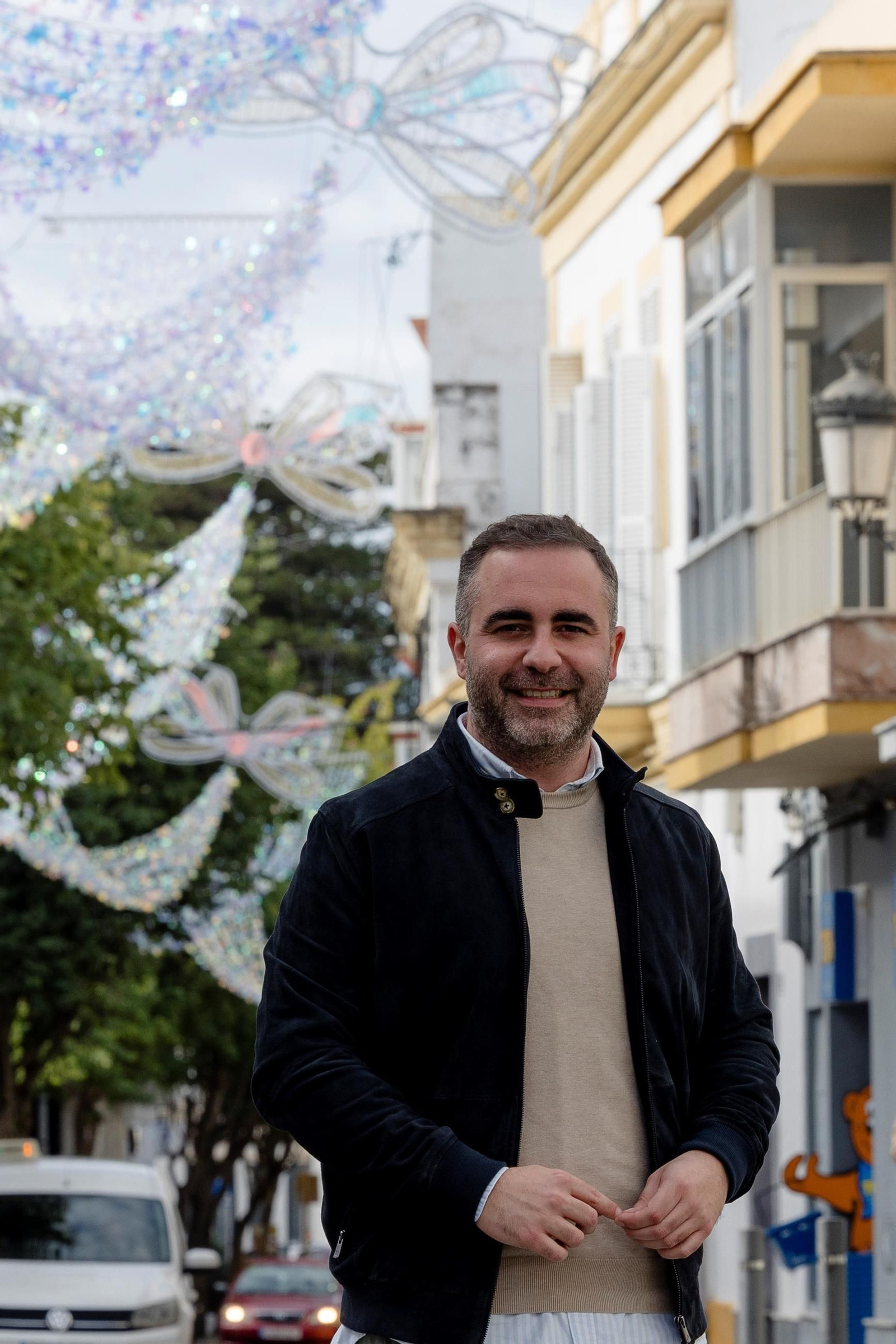 El concejal, en una céntrica calle.