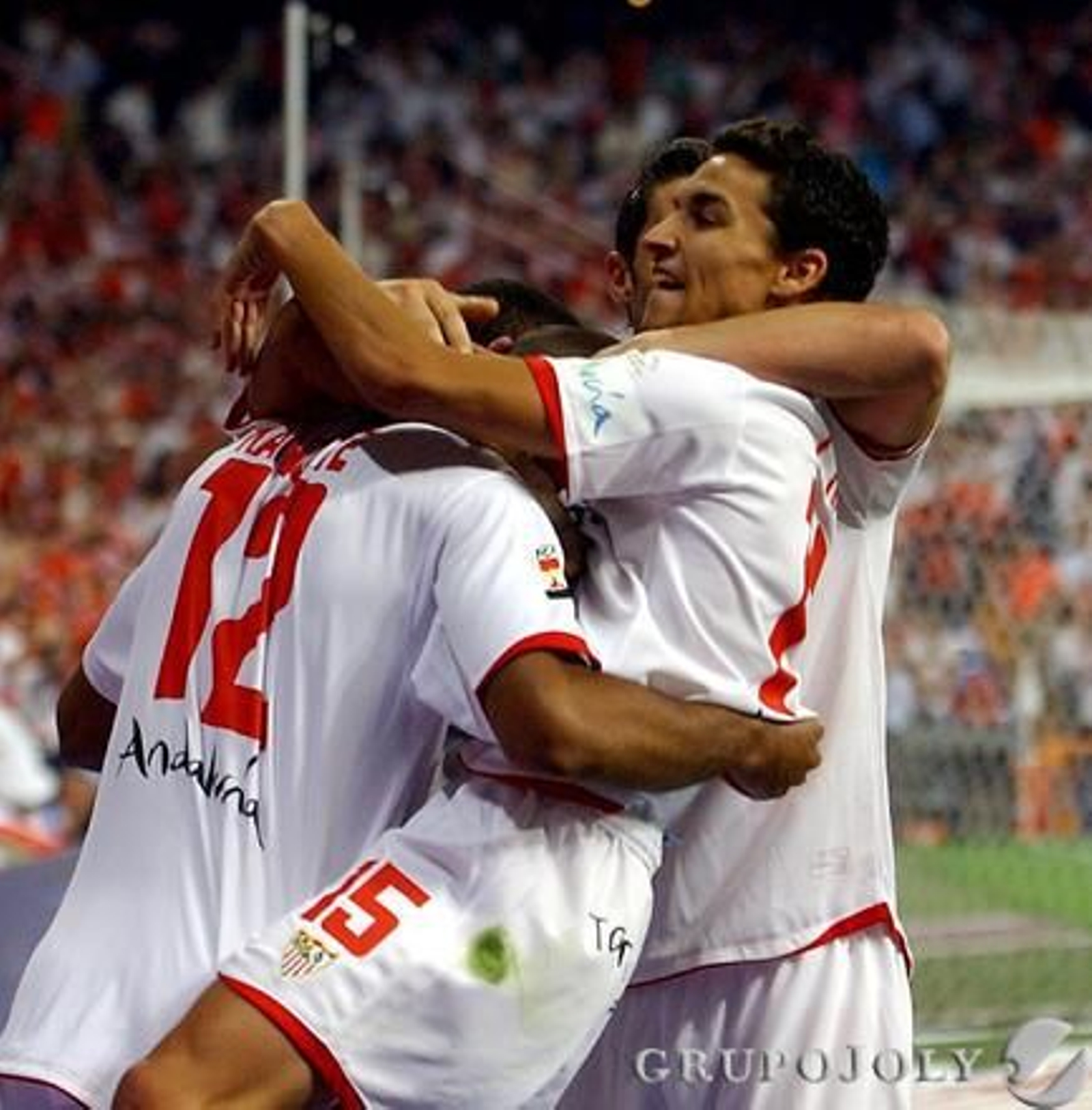 Celebración de uno de los goles en la final de Copa del Rey de 2007.

Foto: Manuel Gómez