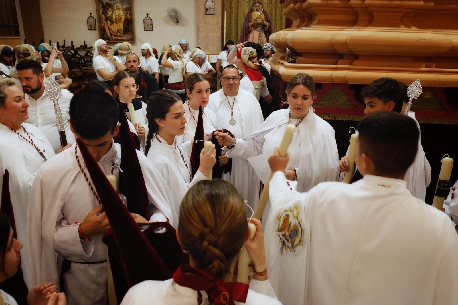 Imágenes de la salida del Amor en la Semana Santa de Chiclana 2025