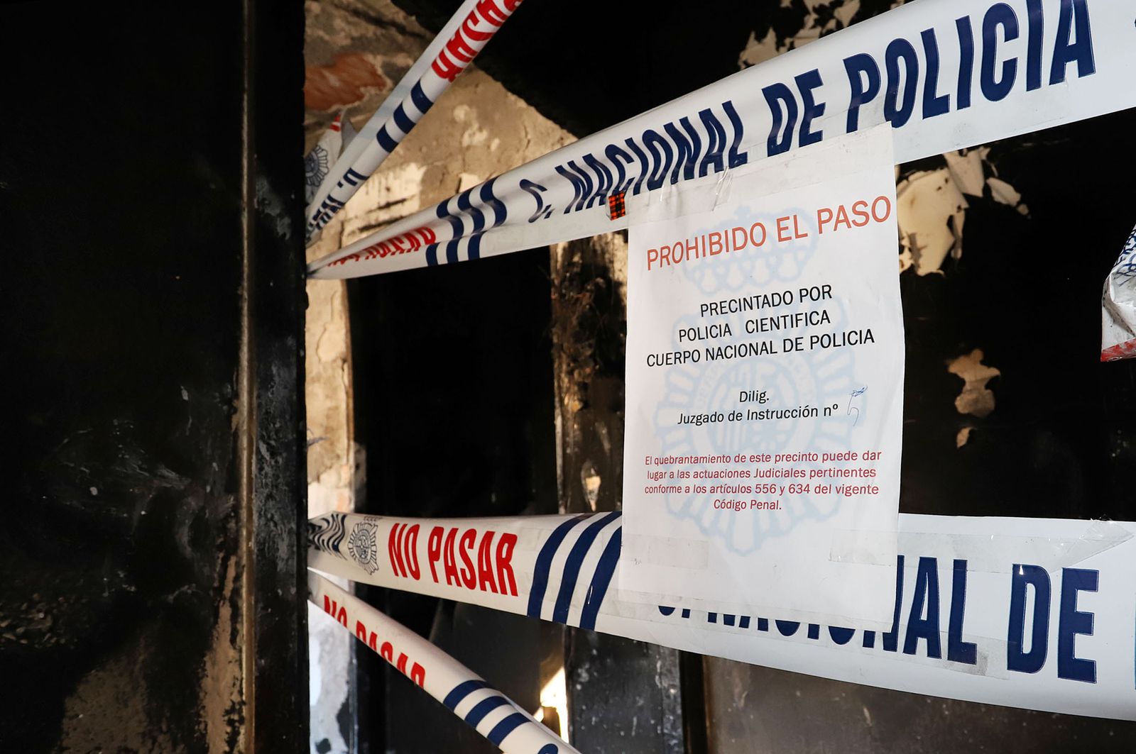 Imágenes de la Policía Nacional investigando el origen del incendio