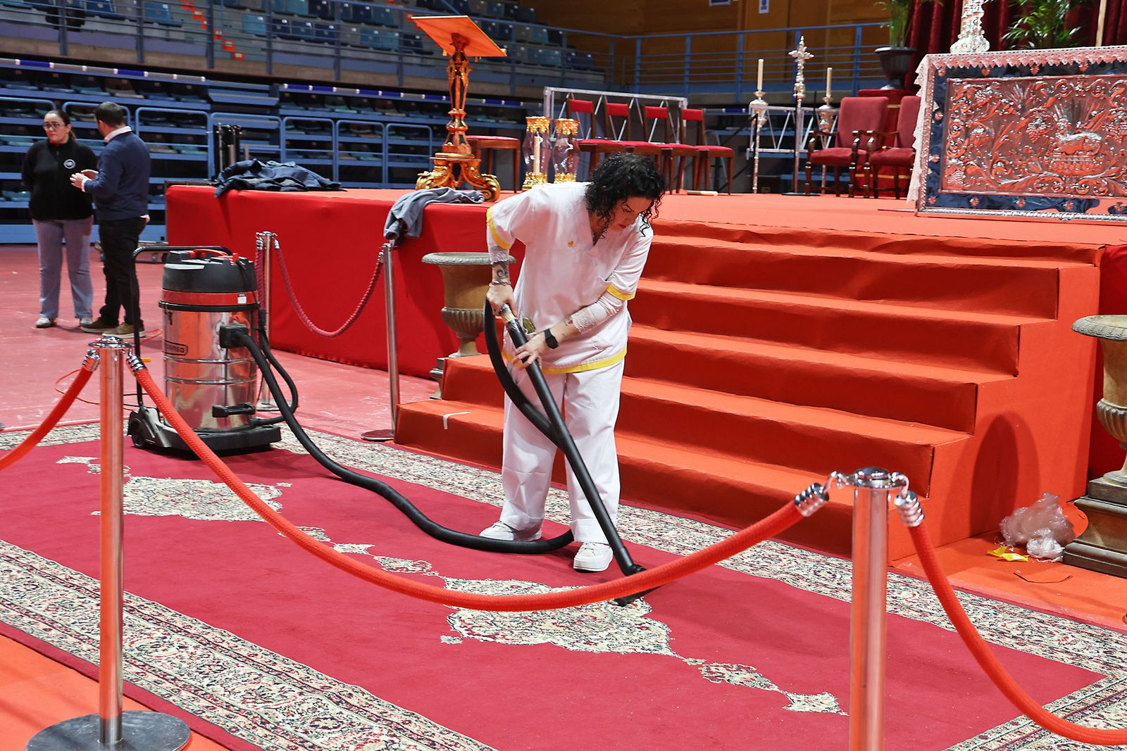 Últimos preparativos para la Misa funeral por las víctimas de Adamuz