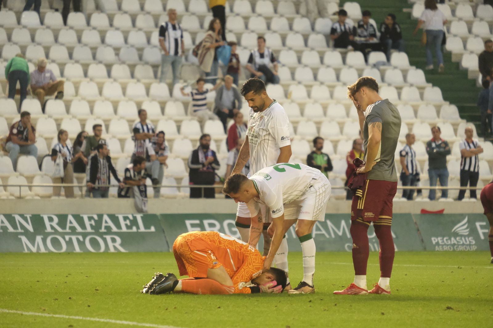 Las mejores fotos del ambiente en El Arcángel en el Córdoba CF - Badajoz