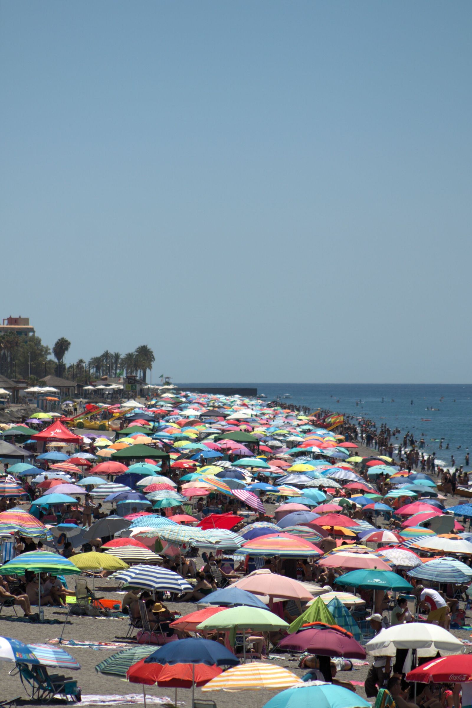 Fotos: así de llenas estaba las playas de Granada este primer fin de semana de agosto