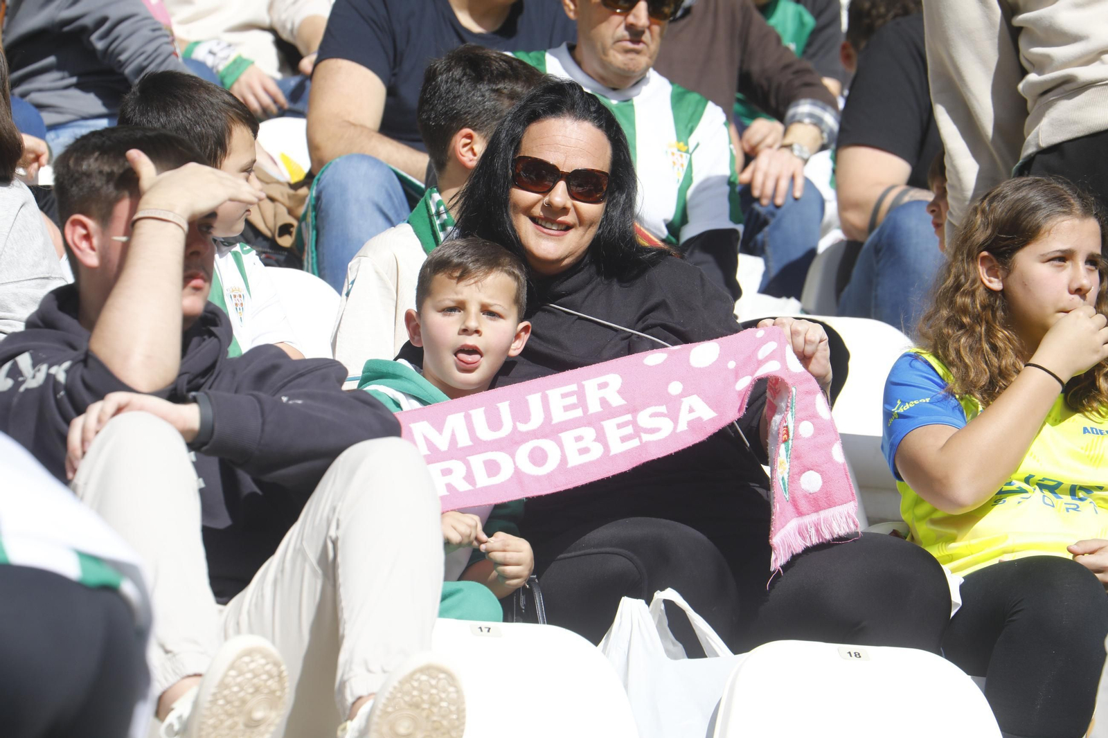 Las mejores fotos del ambiente en el Córdoba CF - Almería en El Arcángel