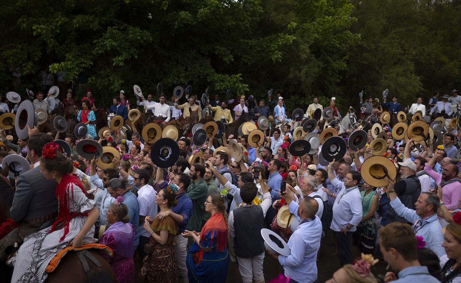 El paso de Triana y Sevilla por el Vado del Quema, en imágenes