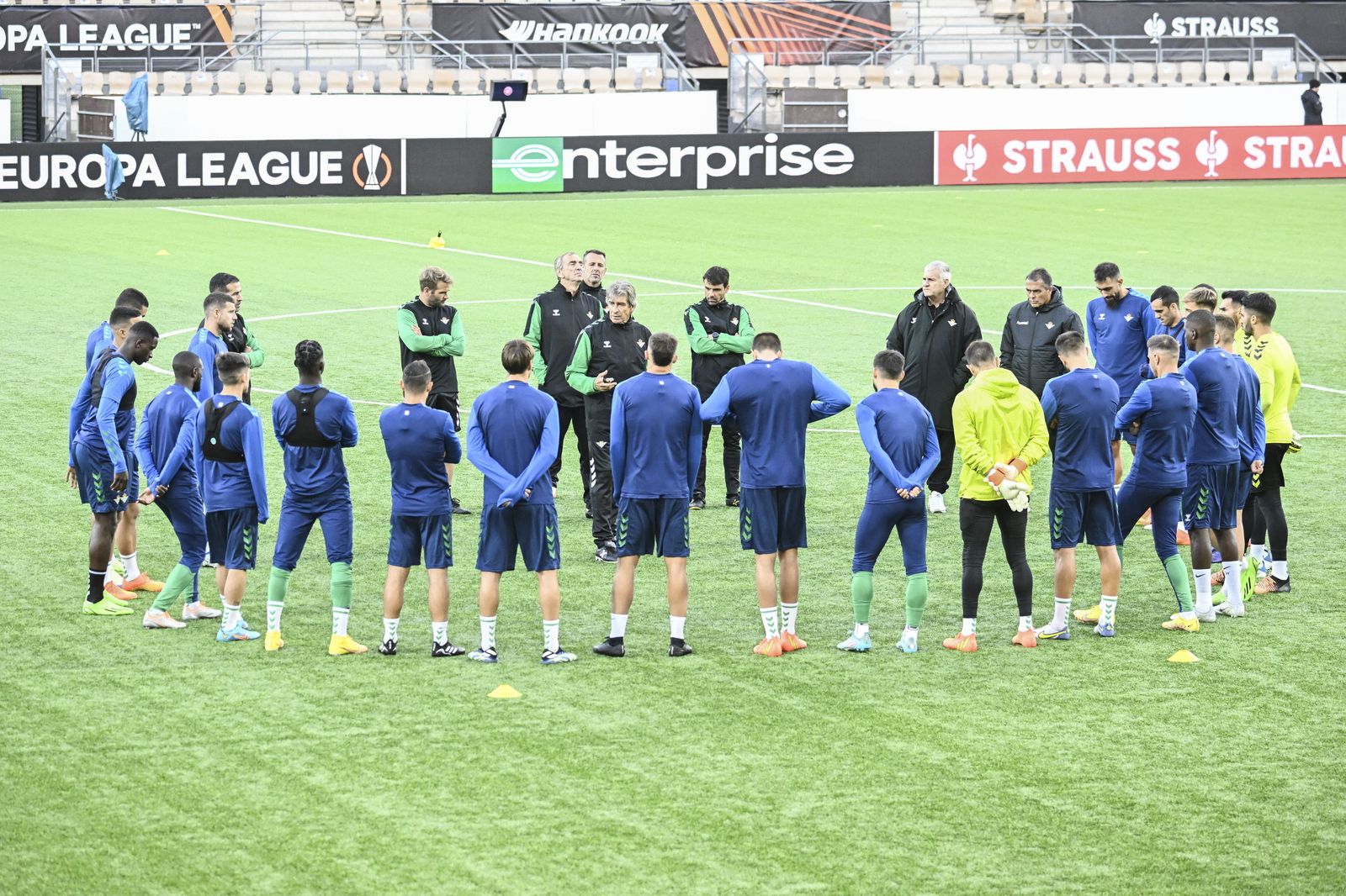 Las imágenes del viaje a Helsinki del Betis