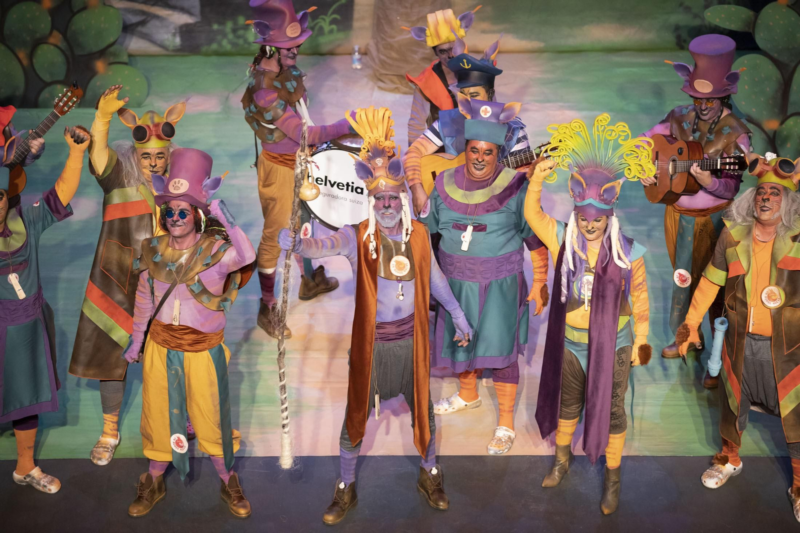 Imágenes de la actuación de la comparsa de Villalba del Alcor y Paterna  'Un mundo nuevo' en el Carnaval Colombino