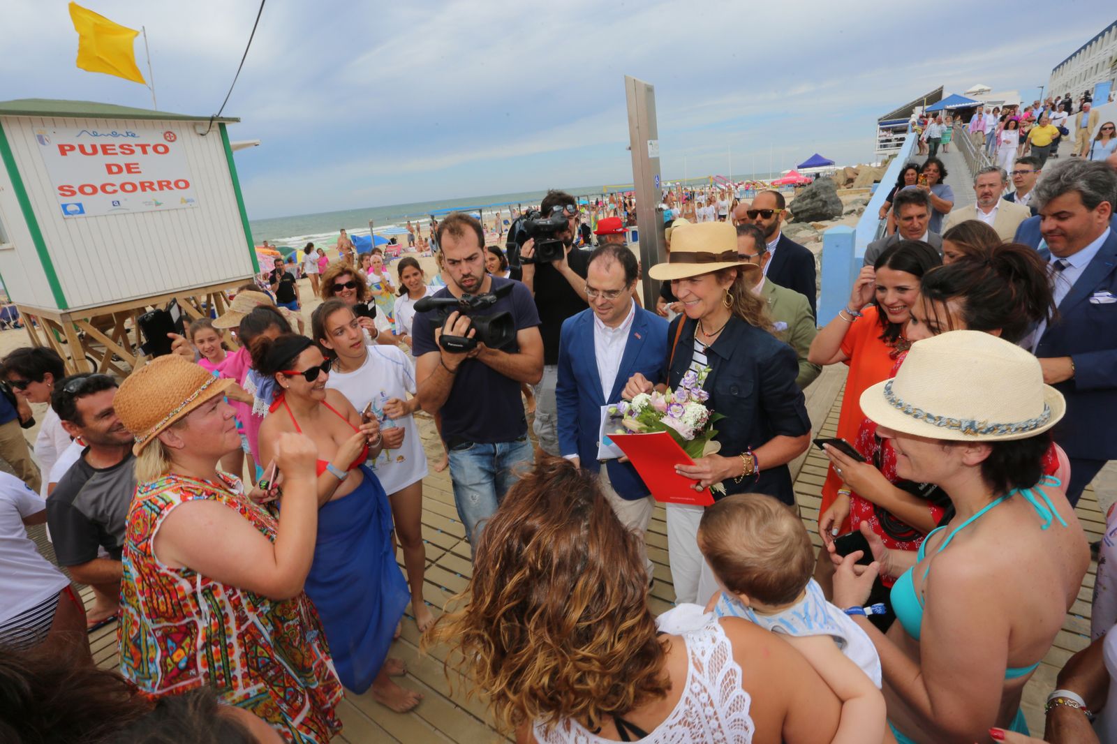 La Infanta Doña Elena asiste a varios talleres de prevención de la fundación Mapfre, en imágenes