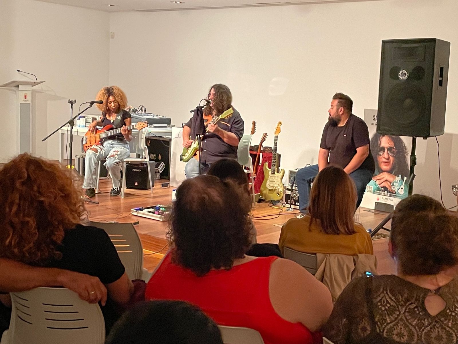 Santi Campillo, en el centro, con Oneida James y José Ciudad.