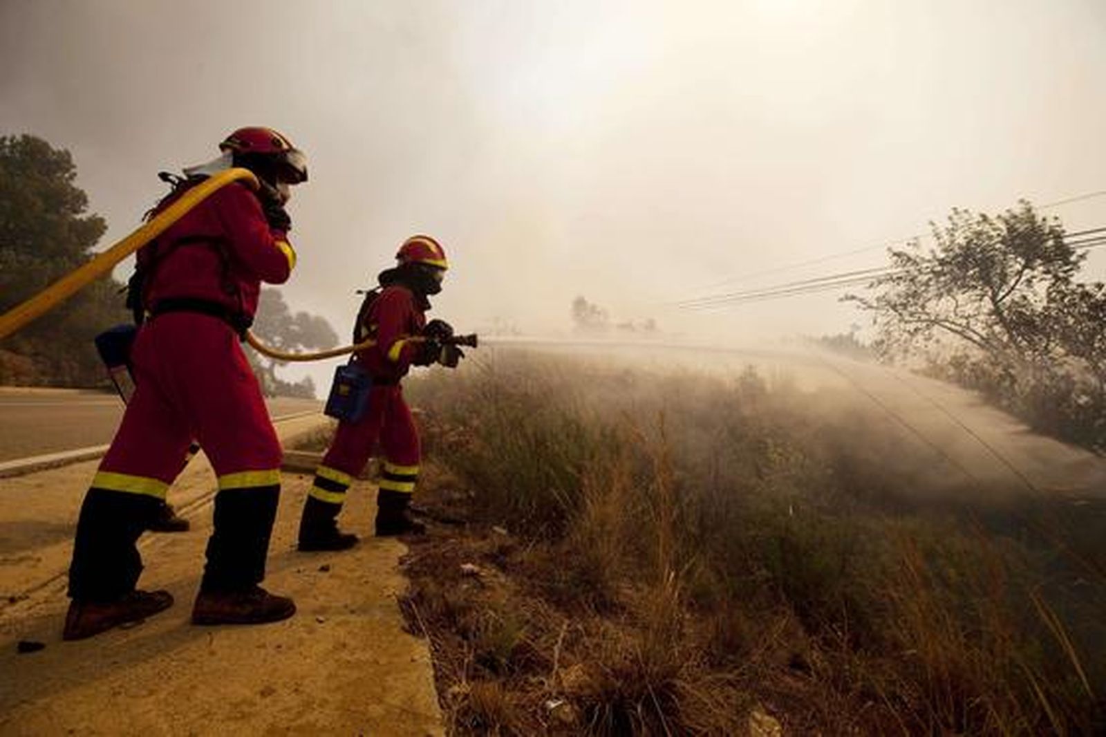 El fuego arrasa miles de hectáreas en comarcas del interior de la provincia de Valencia.

Foto: AFP