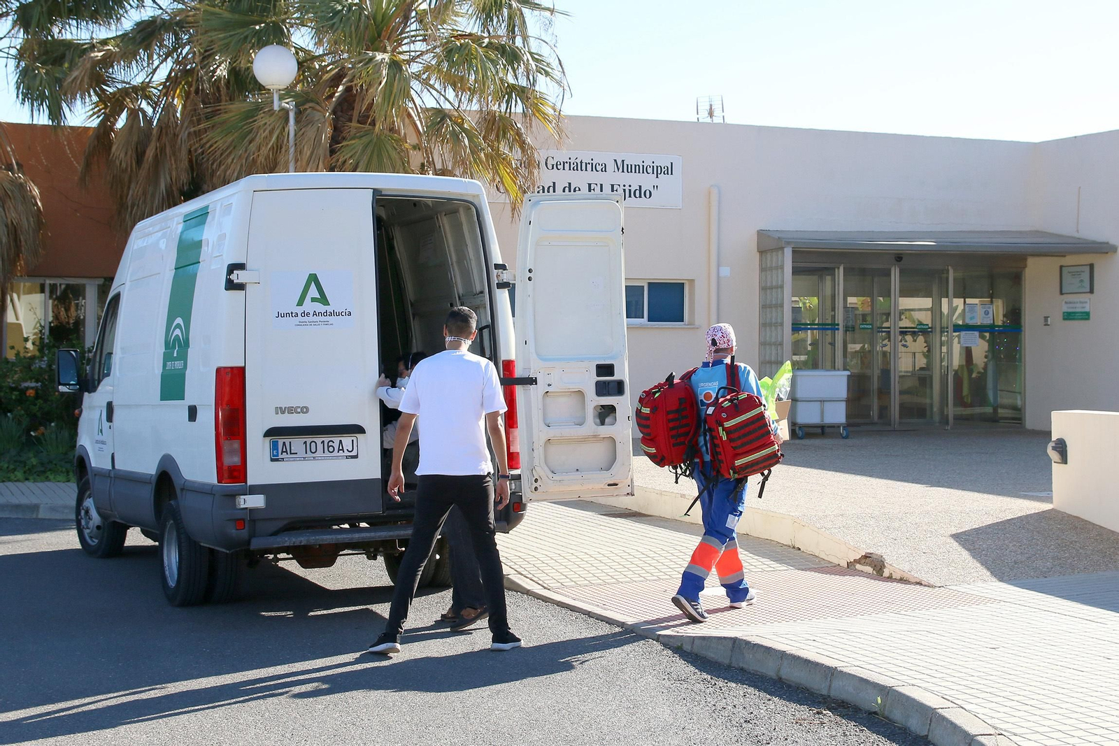 Las imágenes de la llegada de las primeras vacunas contra el COVID-19 a Almería