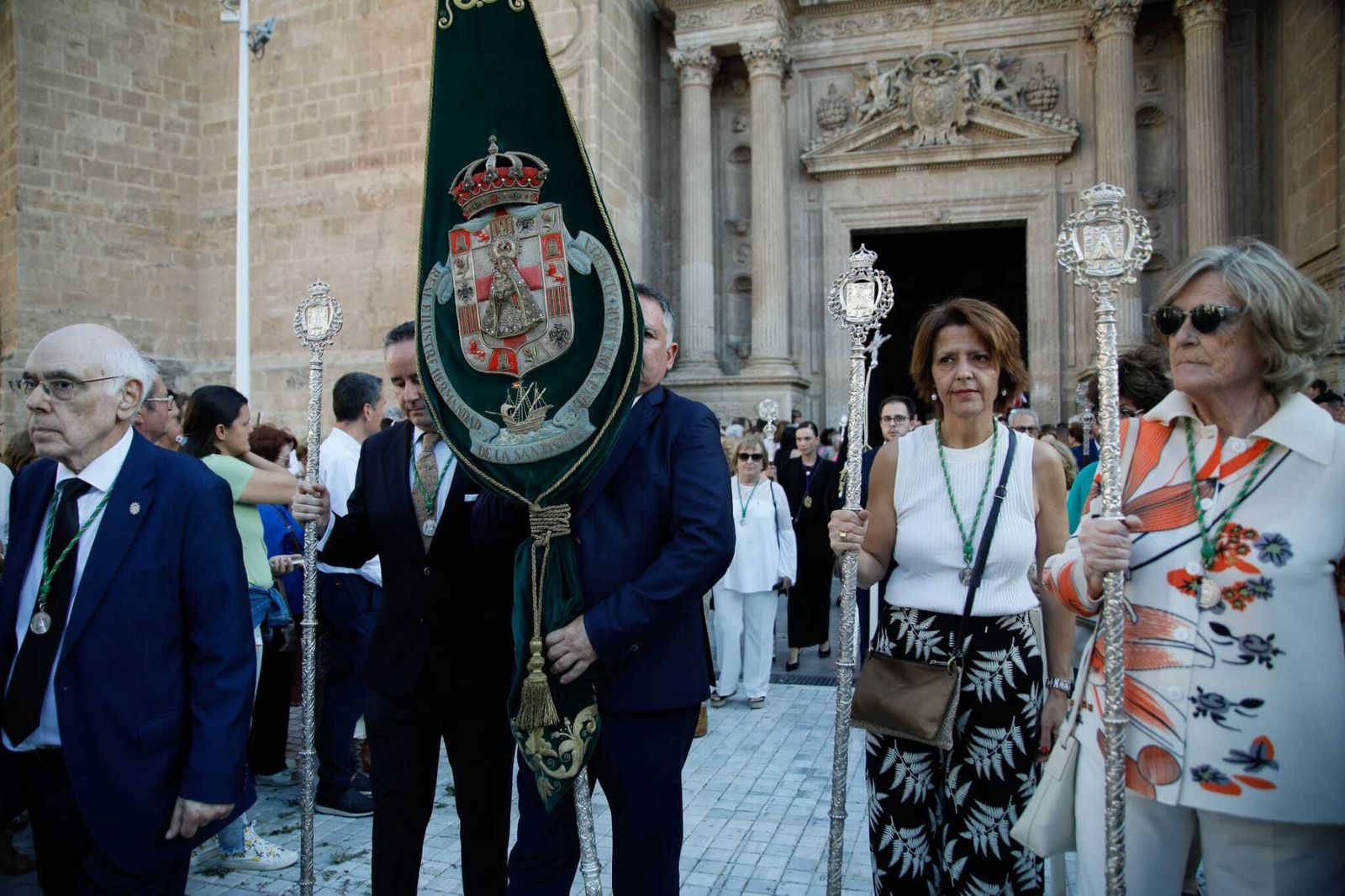 Imágenes de la procesión del Corpus Christi en Almería: así han sido la misa y la posterior marcha por la capital