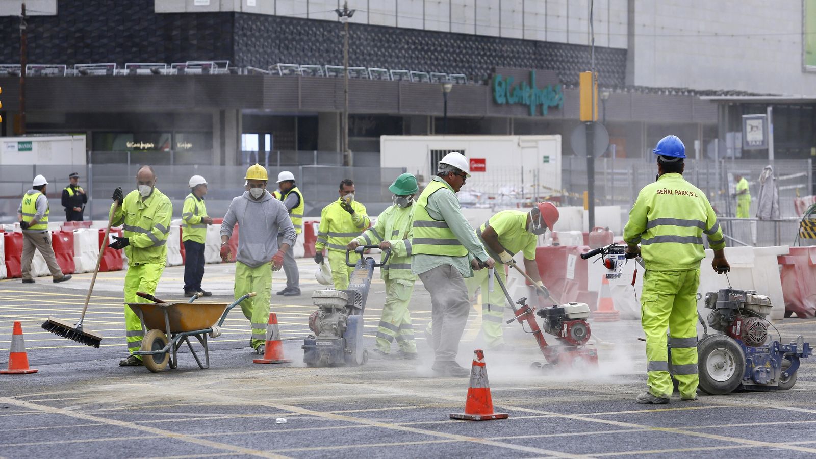 Trabajos de reurbanización de la Avenida de Andalucía en el marco de la obra del Metro.