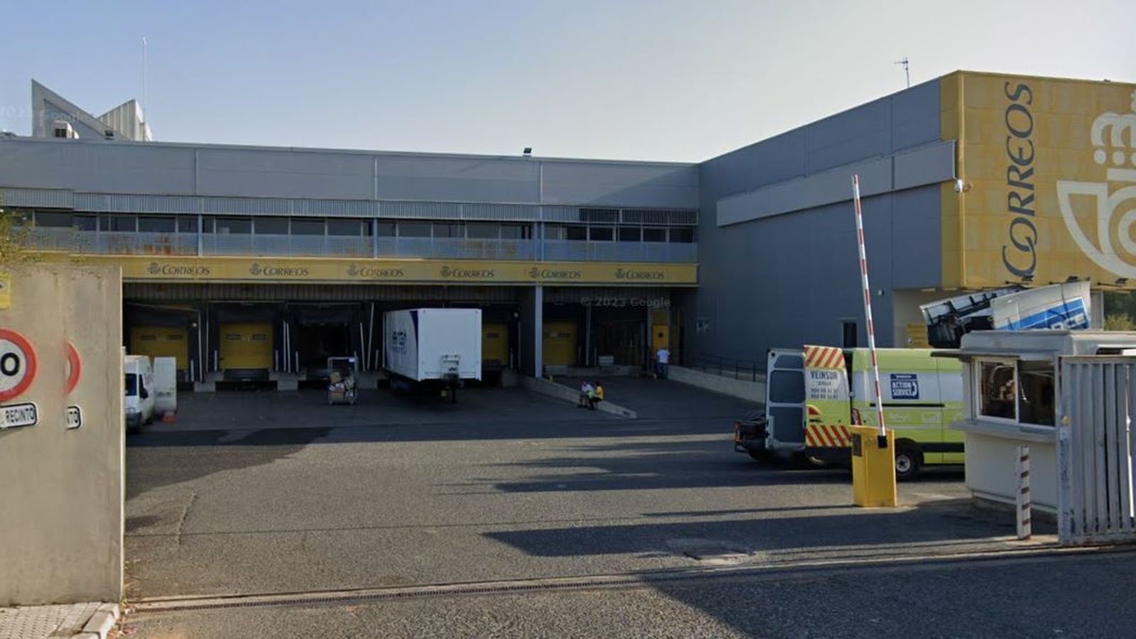 El paquete con las fotocopias de los billetes fue interceptado en esta oficina de Correos en Palmete.