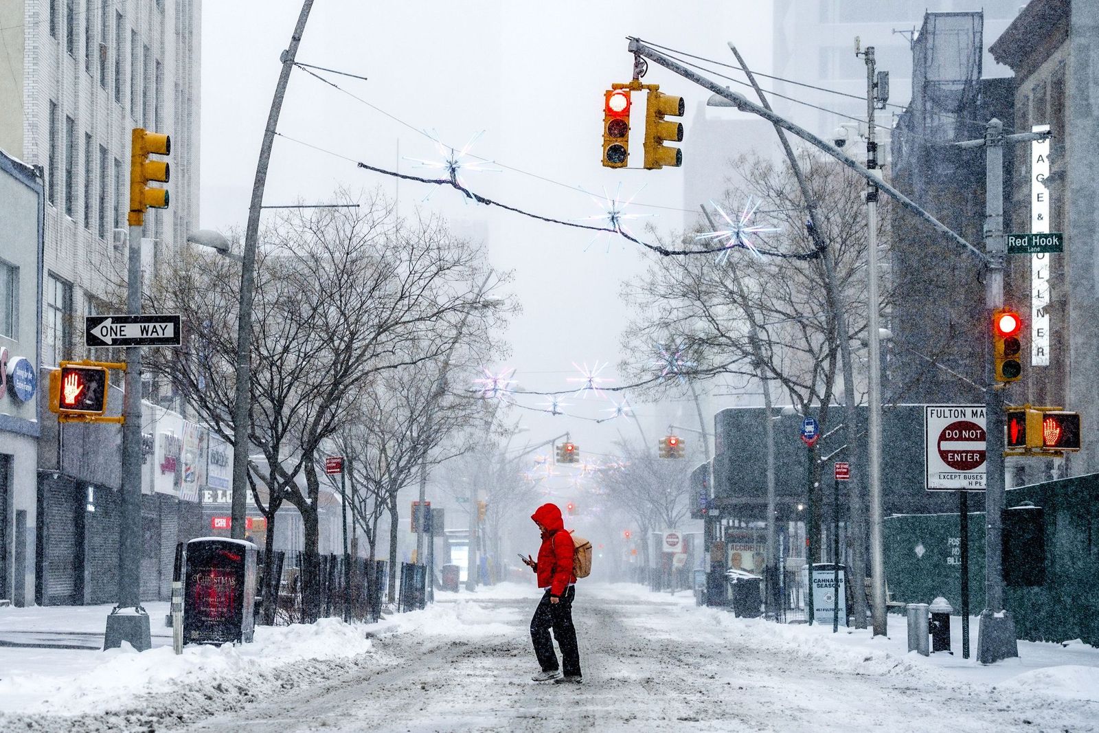 Las gélidas y blancas imágenes que deja la tormenta monstruosa en los EEUU