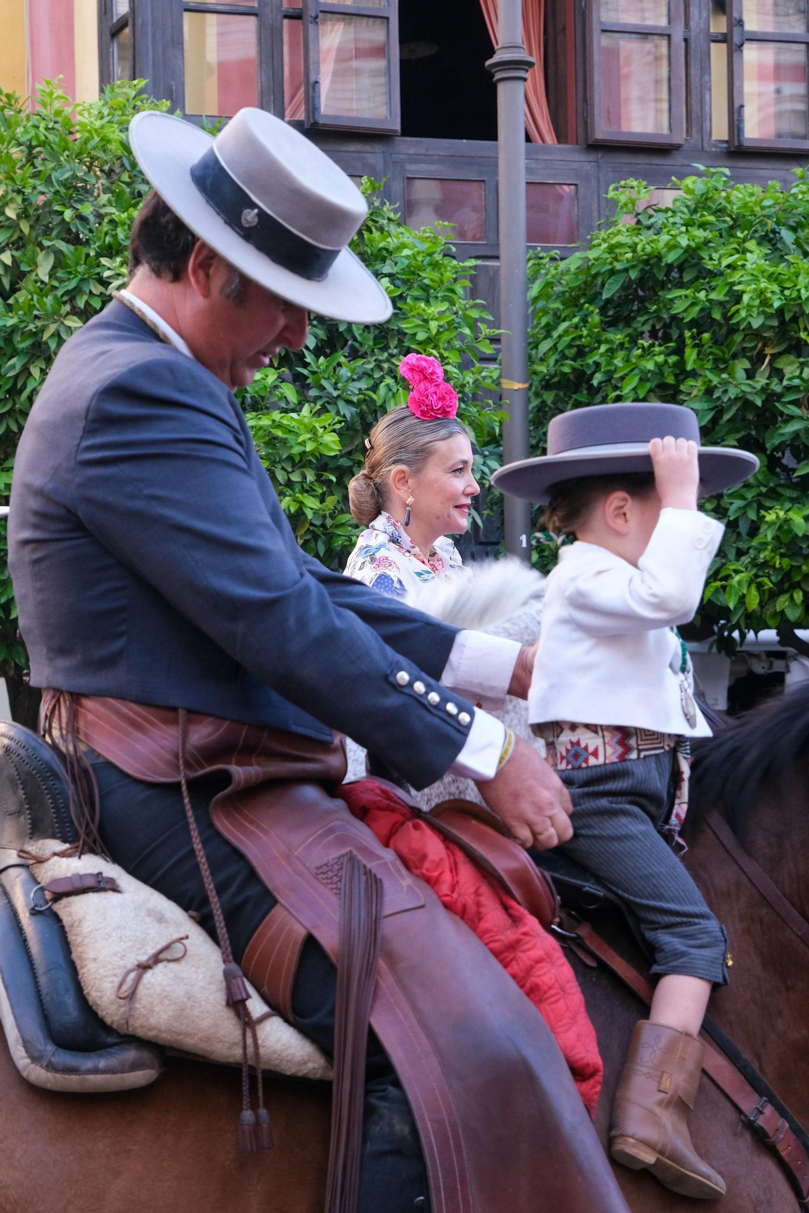 Salida de Hdad. del Rocío de Sevilla