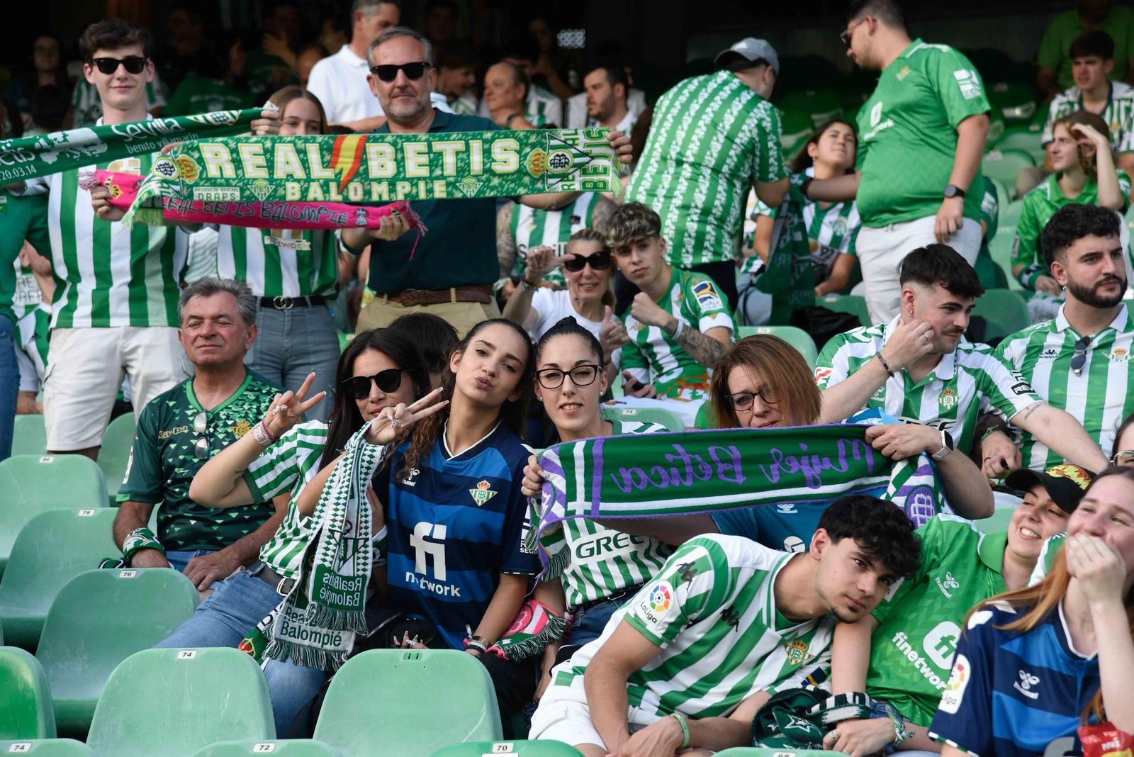 Las fotos de la afición del Betis en el Villamarín
