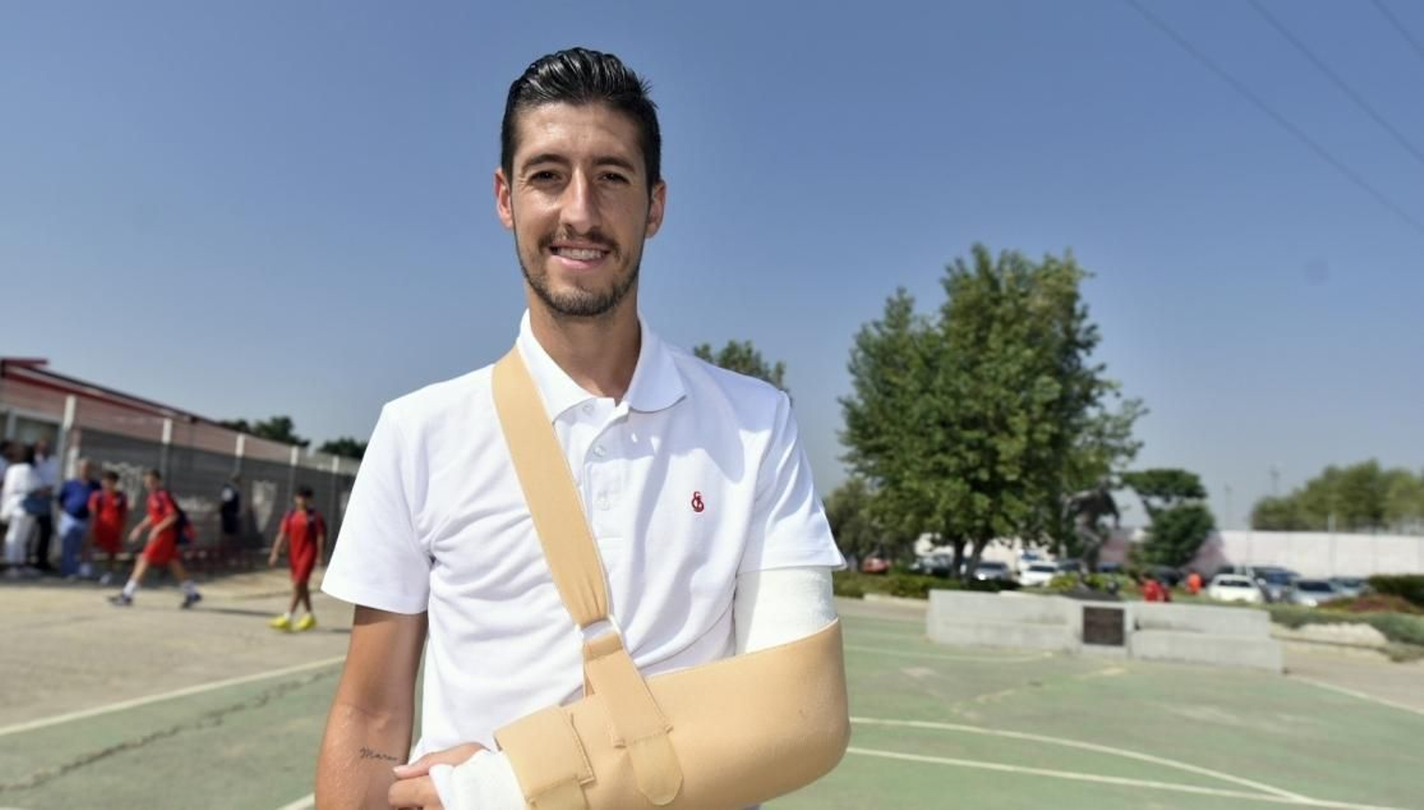 Sergio Escudero, con la prótesis en su brazo izquierdo.