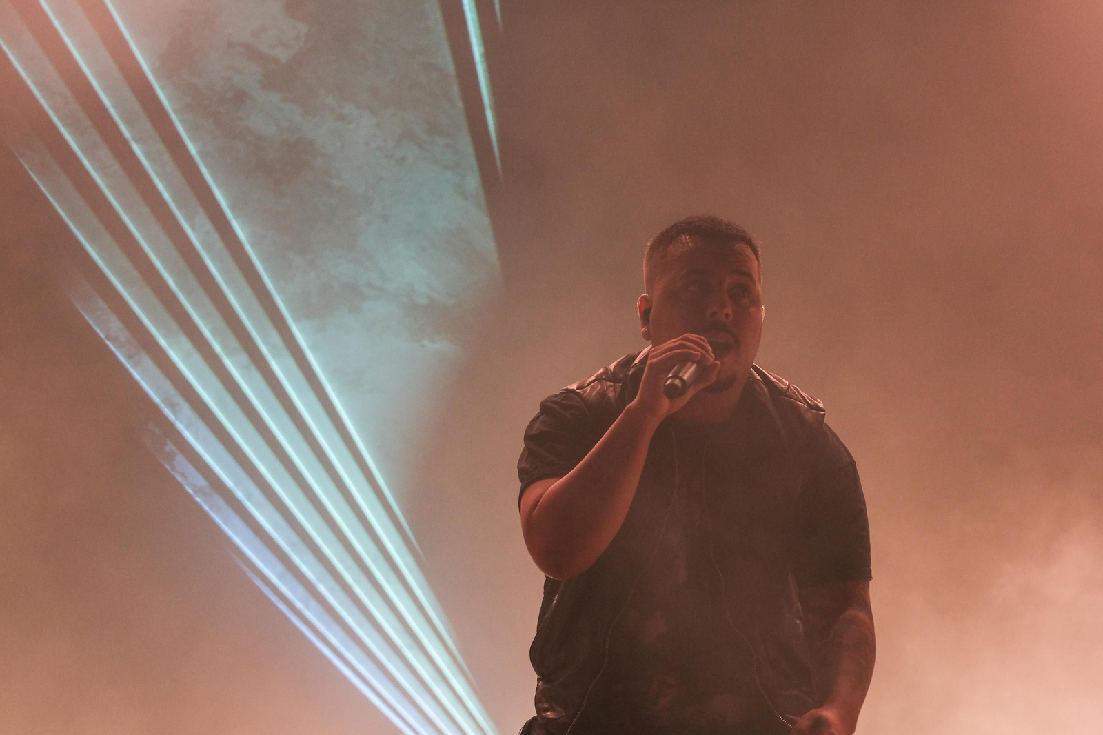 Concierto de Cruz Cafuné en el Cabaret Festival