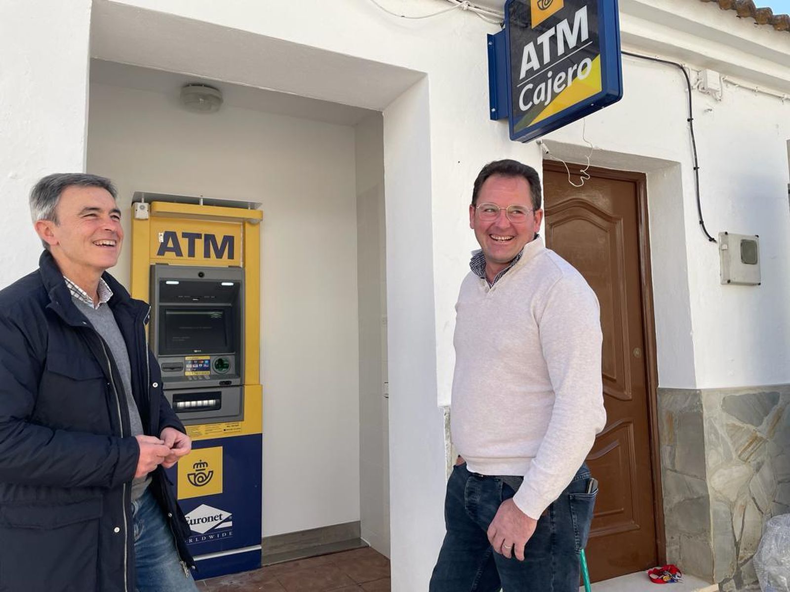 La Muela de Algodonales estrenó este lunes su cajero automático después de 27 años sin servicio bancario