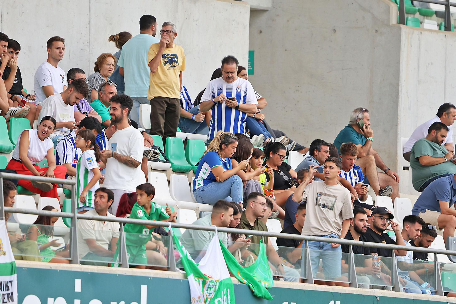 Búscate en las gradas del Betis Deportivo-Recreativo de Huelva